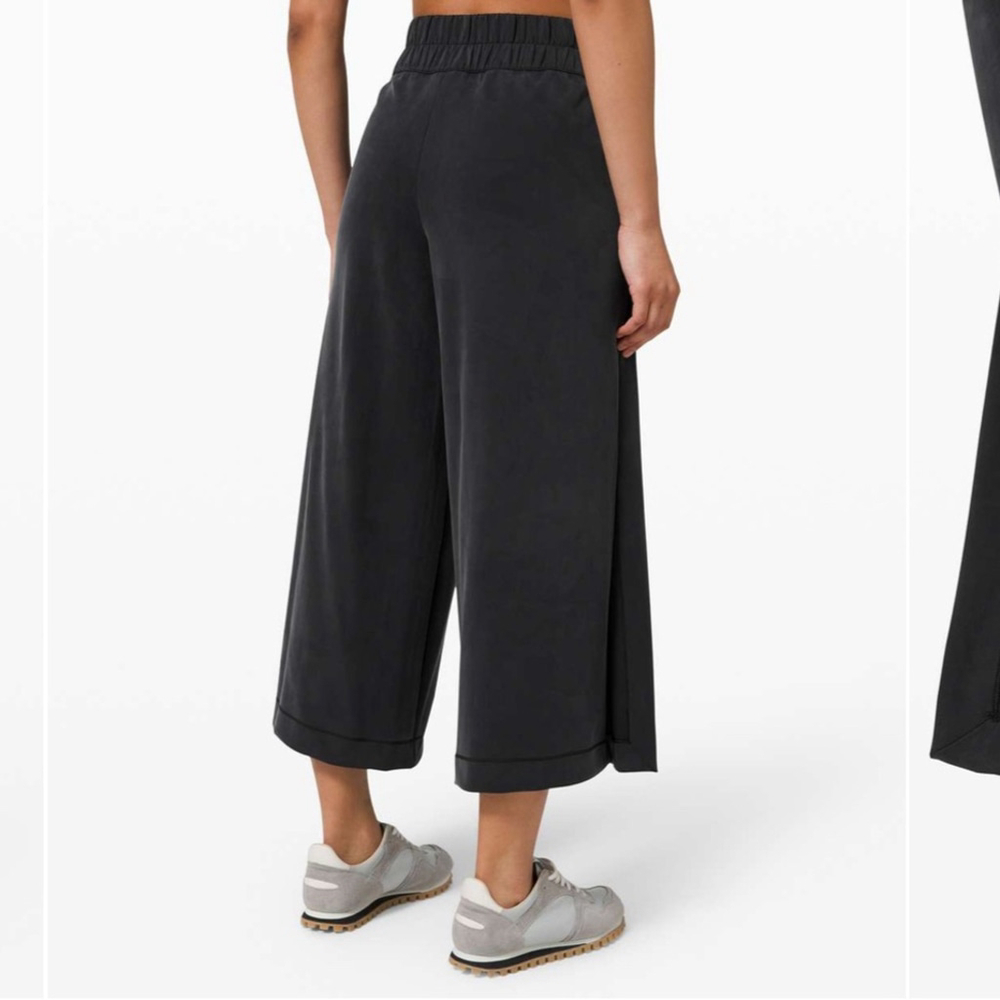 💫Lululemon Seek Softness Mid Rise Crop
Black